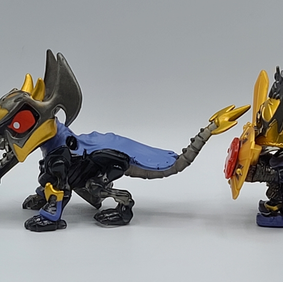 Treasure x King 6 Figures - includes Fire Eyes HTF Very Rare w/ Sword and Sheild - Picture 3 of 16